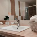 Nicole دونوفالي
